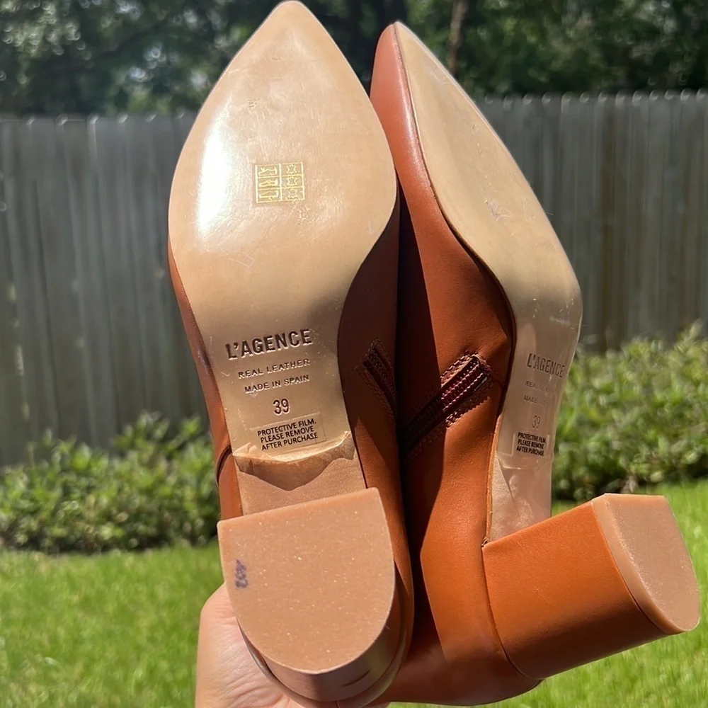 New. L’Agence Jeanne II Pointed Toe Bootie in Luggage Brown SZ 38.5